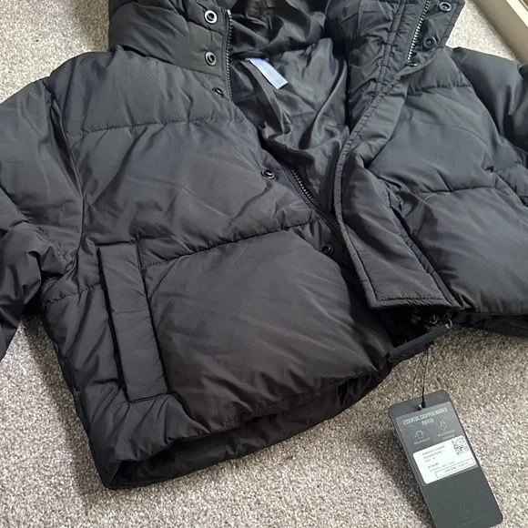 Fabletics Black Cropped Hooded Puffer - Picture 4 of 4